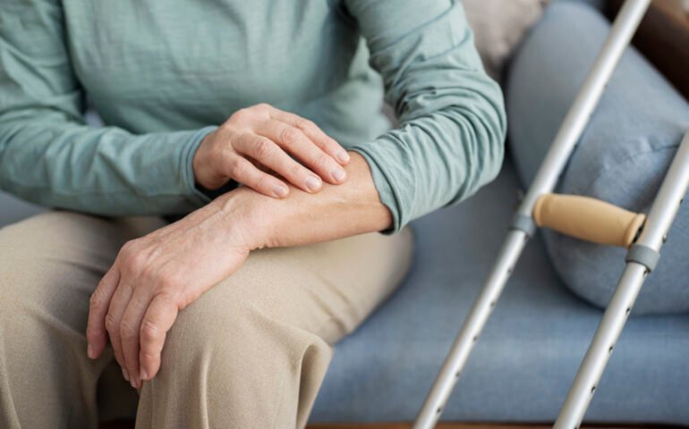 old-patient-suffering-from-parkinson (1)